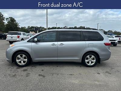 2017 Toyota Sienna 4x2, Minivan for sale #A75542A - photo 2