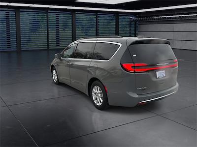 Used 2022 Chrysler Pacifica Touring L FWD, Minivan for sale #FPU1113 - photo 2