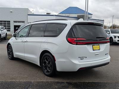 Used 2021 Chrysler Pacifica Limited FWD, Minivan for sale #107045A - photo 2