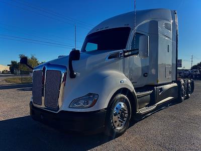 Used 2020 Kenworth T680 6x4, Semi Truck for sale #1XKYD49X2LJ369444 - photo 1