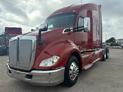 Used 2020 Kenworth T680 6x4, Semi Truck for sale #1XKYD49XXLJ312991 - photo 1