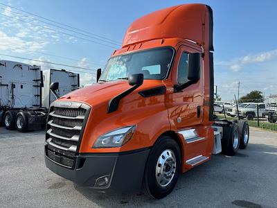 Used 2018 Freightliner Cascadia Day Cab 6x4, Semi Truck for sale #3AKJHTDV7JSKB0091 - photo 1