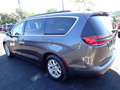 Used 2022 Chrysler Pacifica Touring L FWD, Minivan for sale #HP9511 - photo 2