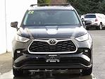 Used 2022 Toyota Highlander XLE 4x4, SUV for sale #T40898A - photo 3