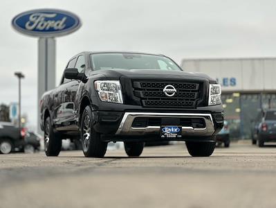 Used 2022 Nissan Titan SV Crew Cab 4WD, Pickup for sale #98815 - photo 1