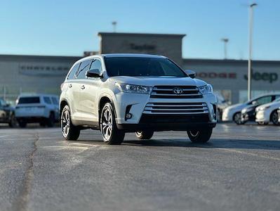 Used 2019 Toyota Highlander LE Plus 4x4, SUV for sale #B40016A - photo 1