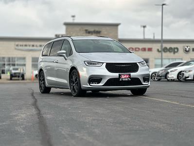 Used 2022 Chrysler Pacifica Limited FWD, Minivan for sale #BC7711 - photo 1