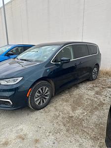 Used 2022 Chrysler Pacifica Hybrid Touring L FWD, Minivan for sale #BC7845 - photo 1