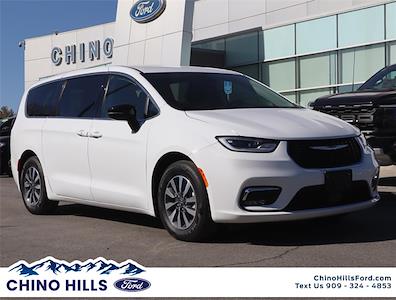 Used 2024 Chrysler Pacifica Select FWD, Minivan for sale #PF7930 - photo 1