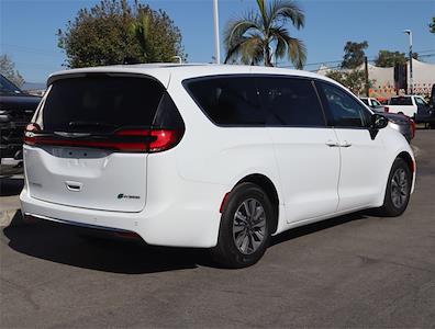 Used 2024 Chrysler Pacifica Select FWD, Minivan for sale #PF7930 - photo 2