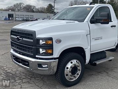 2020 Chevrolet Silverado 5500 Regular Cab DRW 4x2, Rugby Series 2000 Platform Body Flatbed Truck for sale #T200561 - photo 1